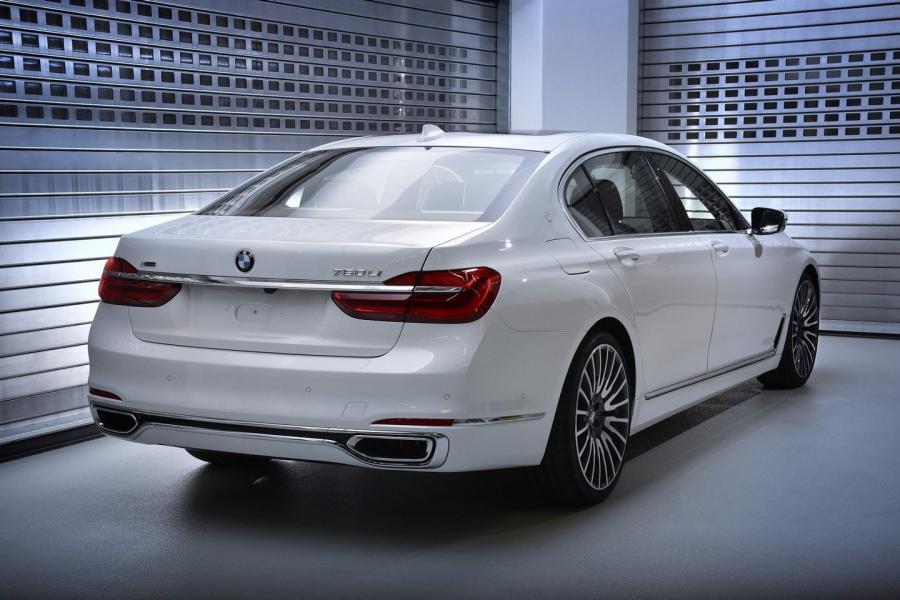  BMW 750Li xDrive Solitaire Edition 2016 года  (фото 2 из 29)
